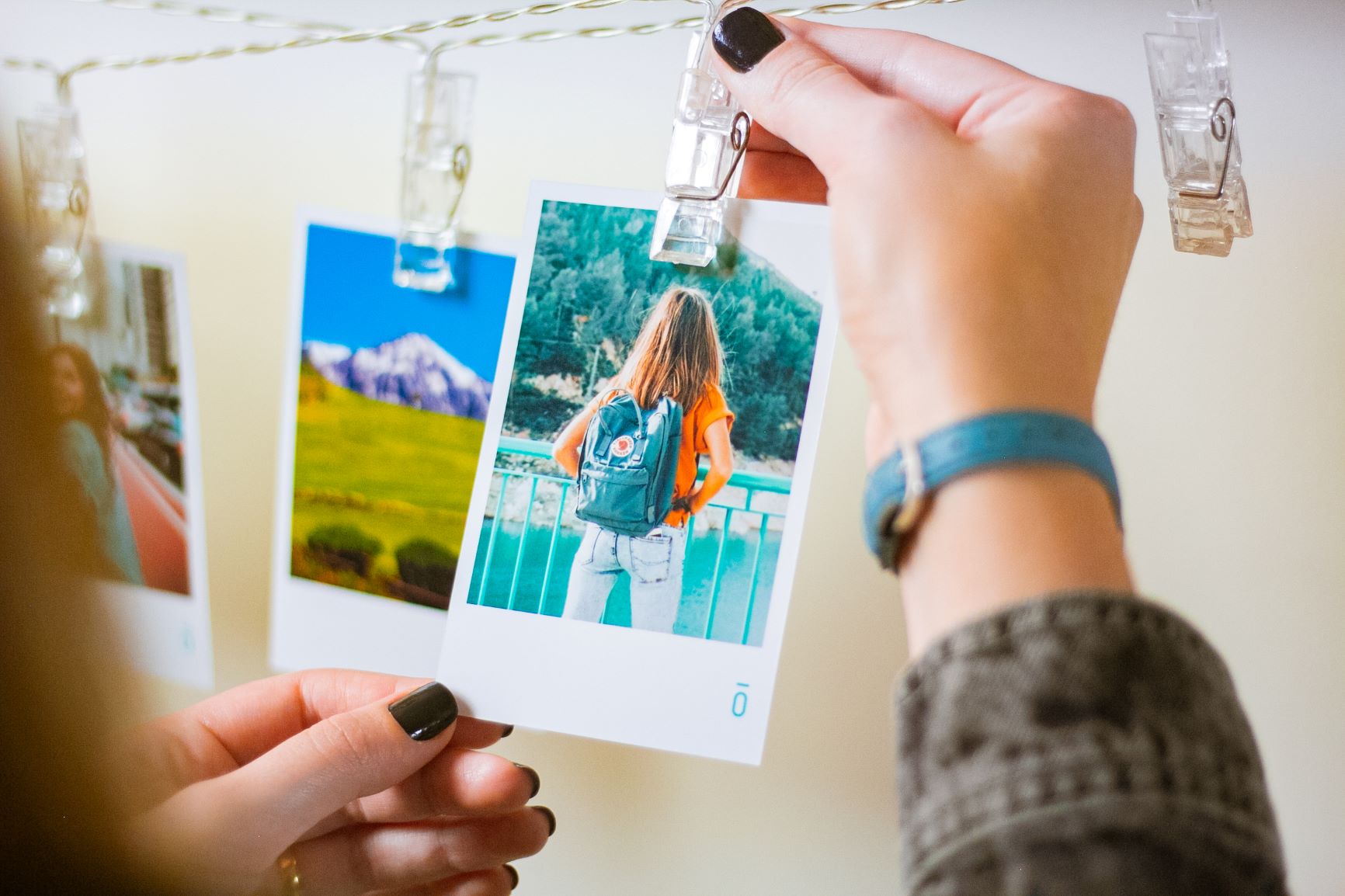 mural de fotos vs varal de luzes qual o melhor