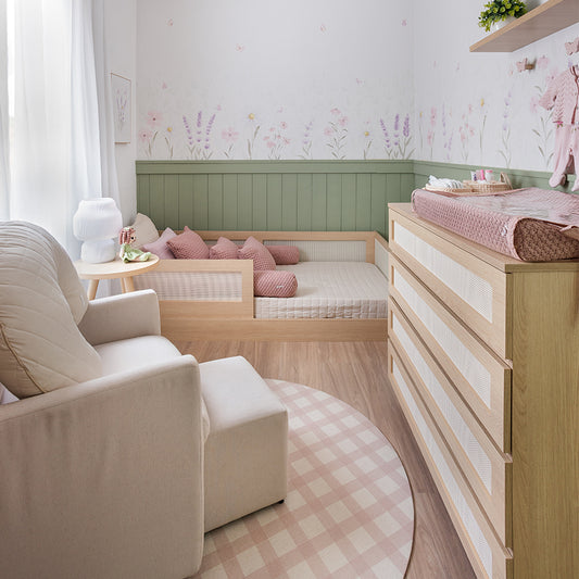 organização quarto de bebê menina