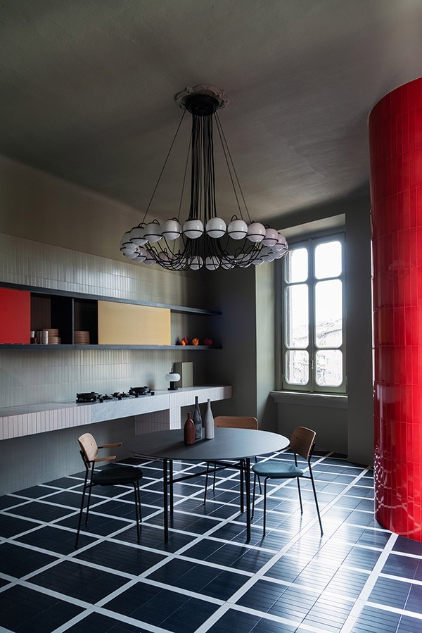 erros comuns ao decorar sala com piso preto