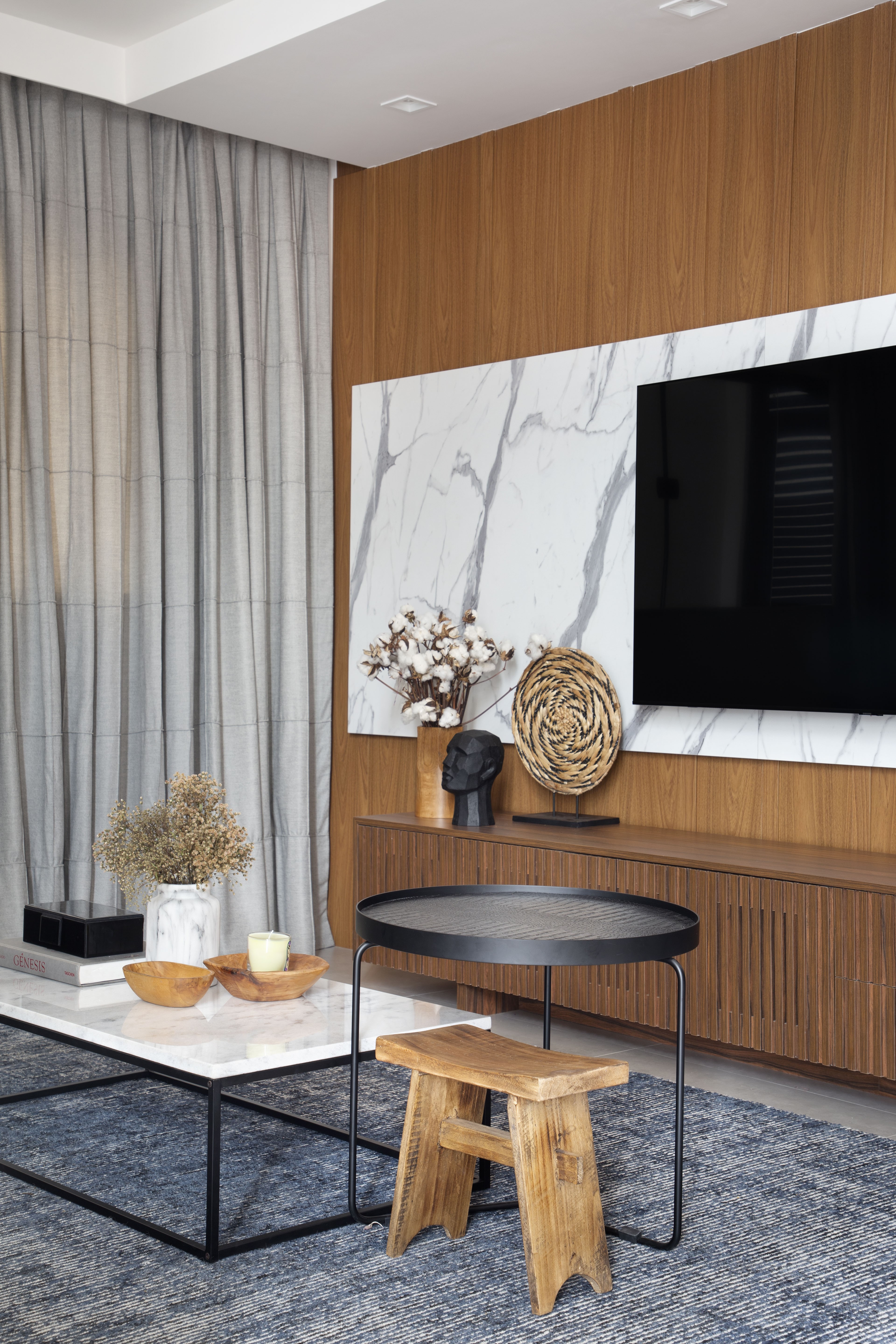 como esconder fios tv rack suspenso