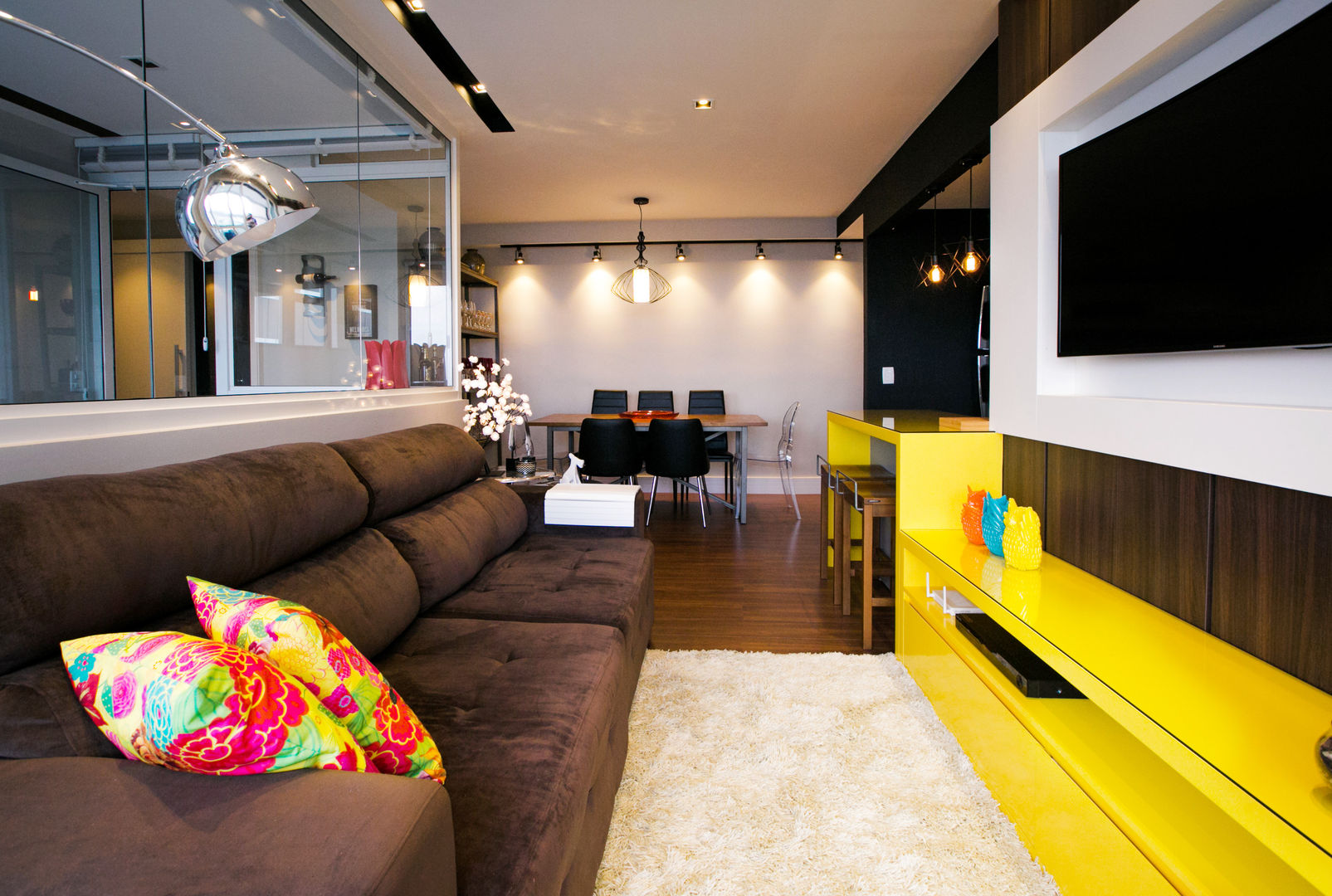 ideias de decoração sala sofá marrom escuro