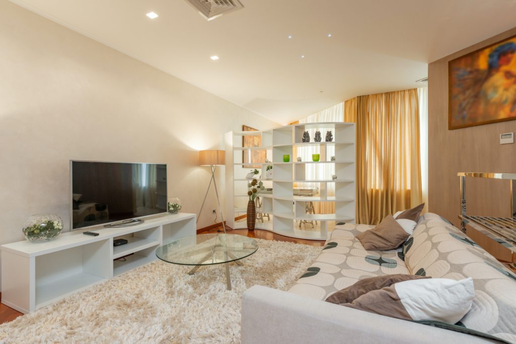como decorar sala grande gastando pouco