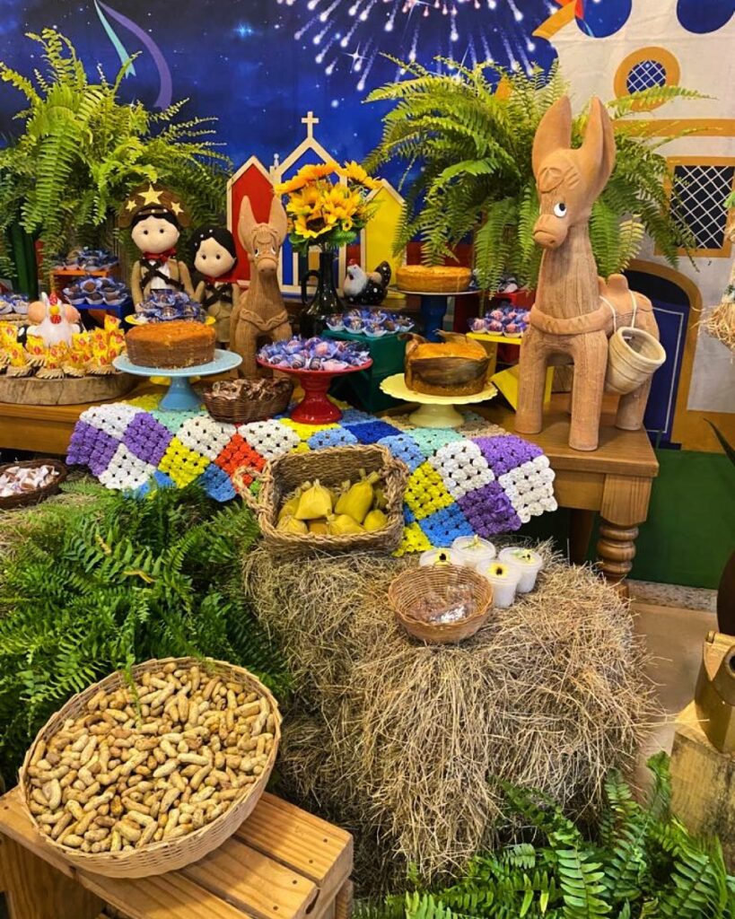 bandeirinhas e balões para festa junina