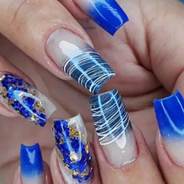 unha azul escuro minimalista
