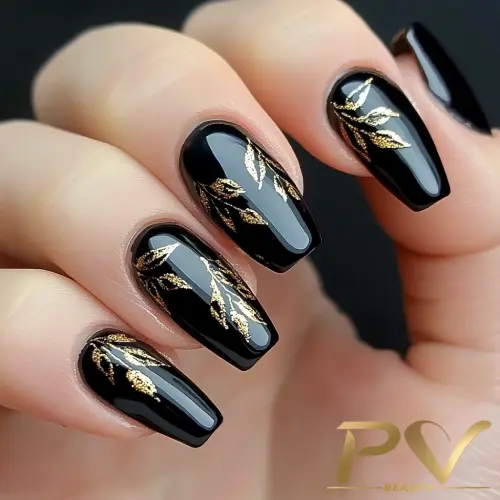 Unhas pretas com francesinha invertida