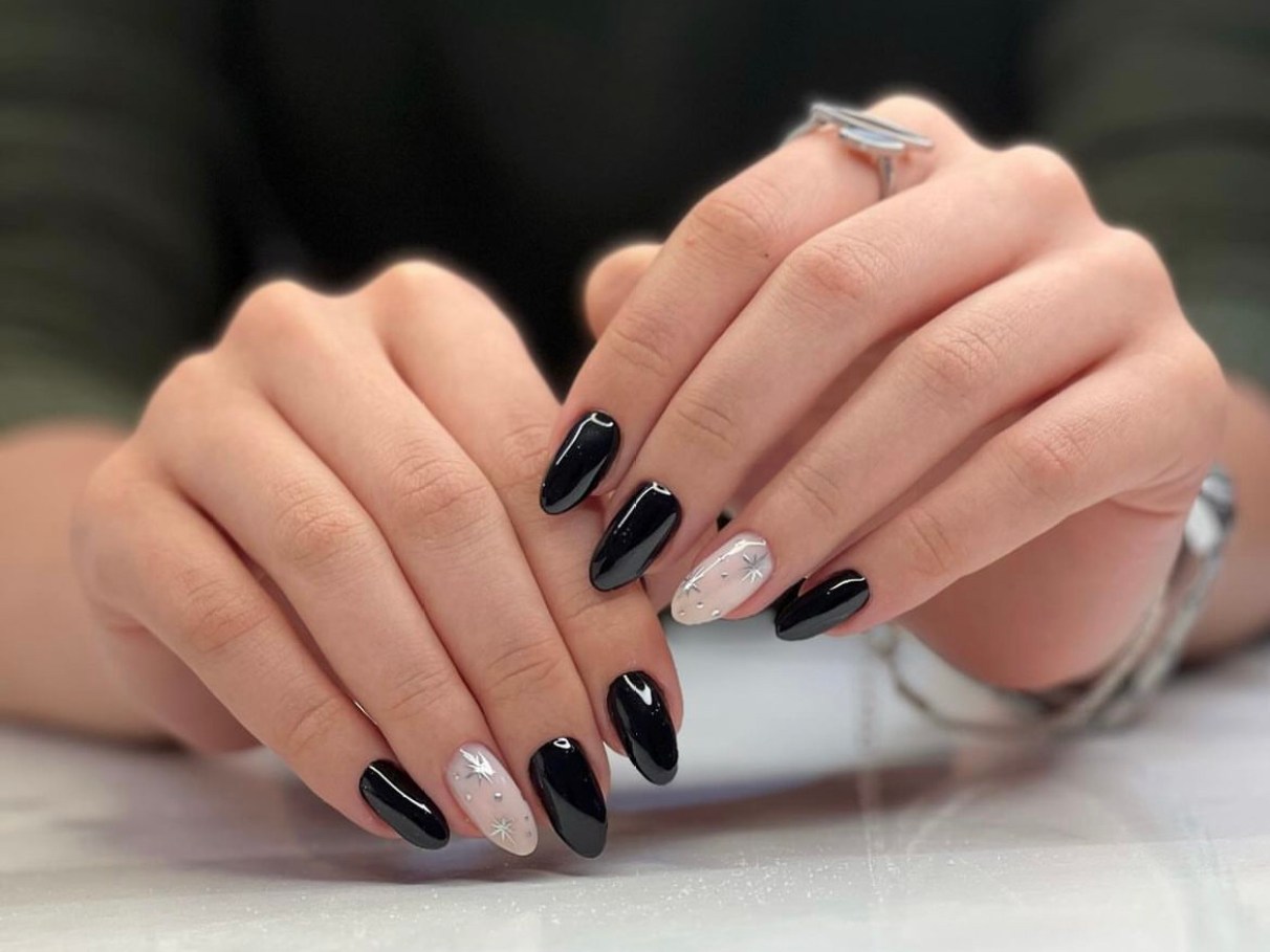 Unhas pretas para festas