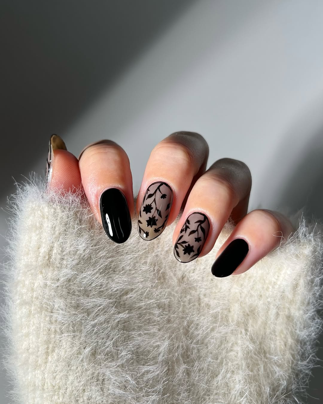 Unhas pretas longas decoradas
