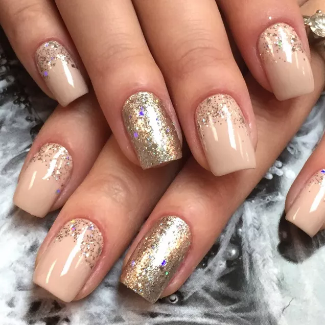erros comuns ao aplicar glitter nas unhas