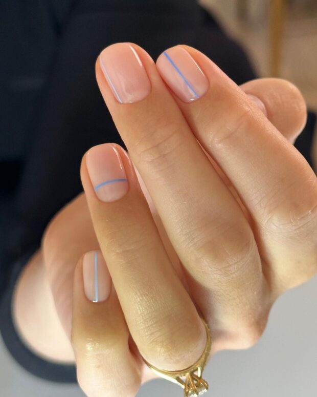 unha de gel azul com prata