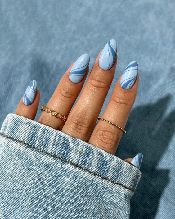 unha de gel azul com glitter