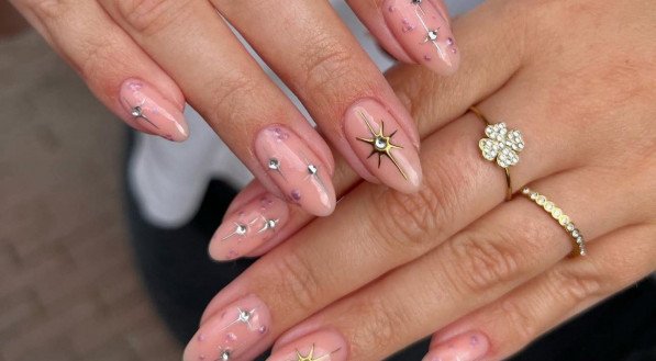 unha em gel vs. unhas convencionais para o ano novo: qual a melhor?