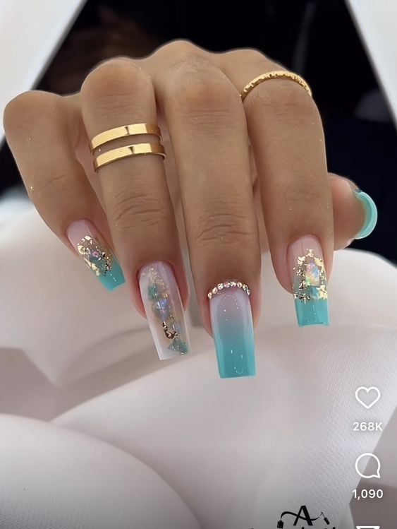 inspiração unha em gel verde água com glitter