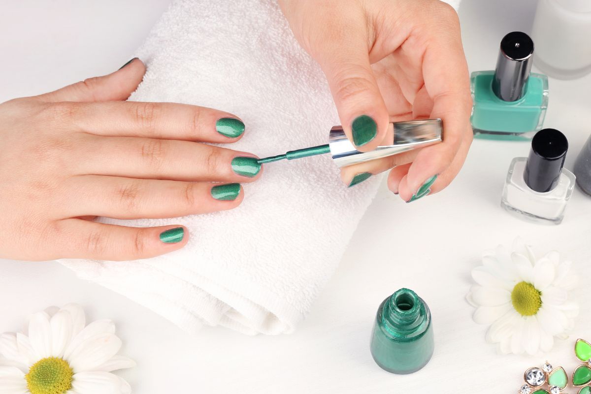 como fazer unha em gel verde água encapsulada