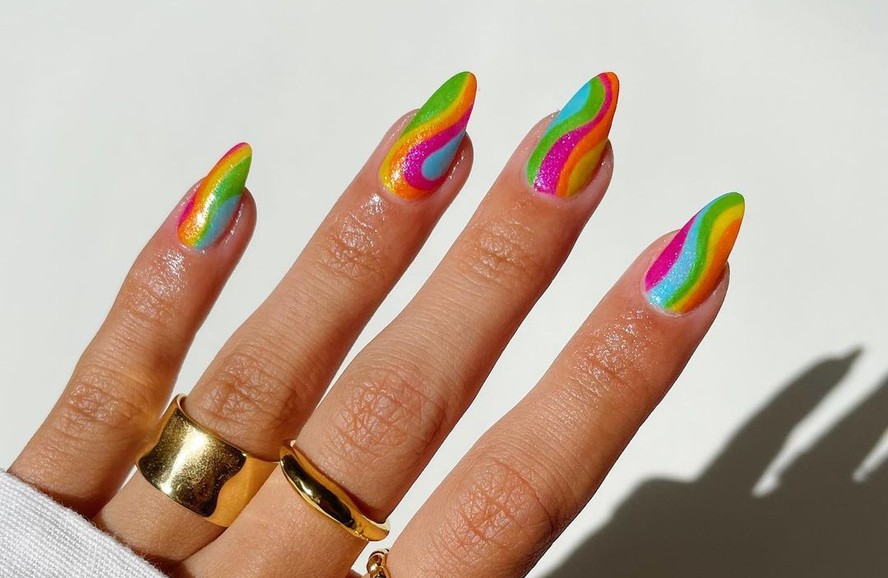 ideias unhas carnaval pedraria