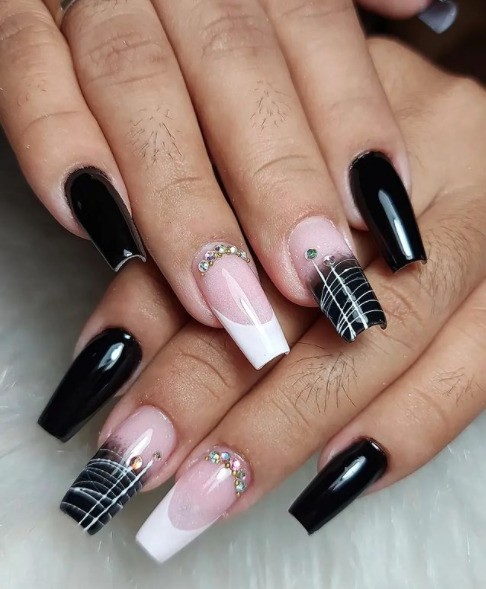 unha decorada preto e branco brilhante