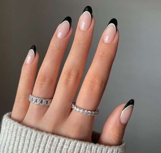 unha decorada preto e branco quadrada