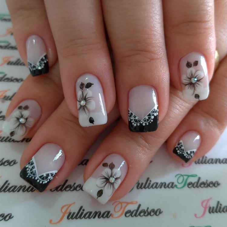 unha decorada preto e branco stiletto