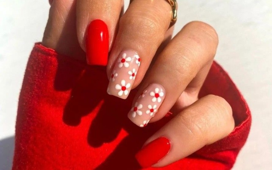ideias de unhas vermelhas e brancas para festas