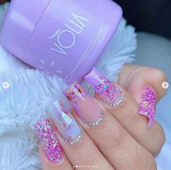 unhas postiças com brilho sutil