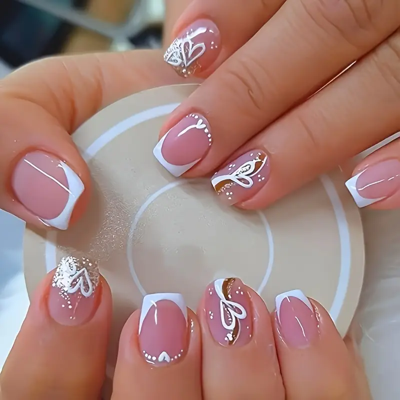 unhas postiças com glitter discreto