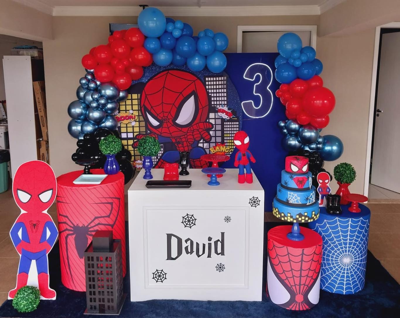 decoração quarto homem aranha simples