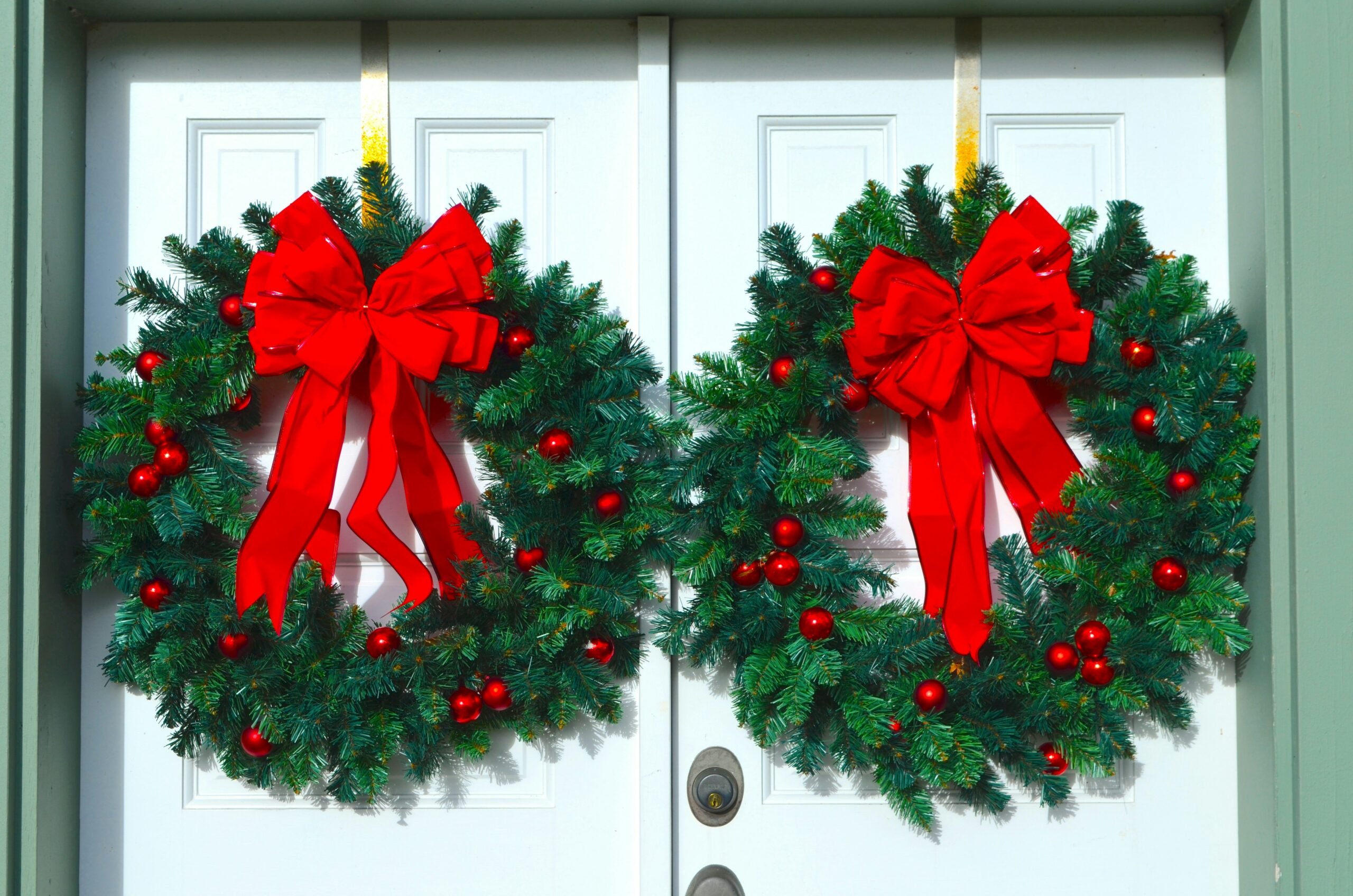 Decoração de Natal clássica (vermelho e dourado)