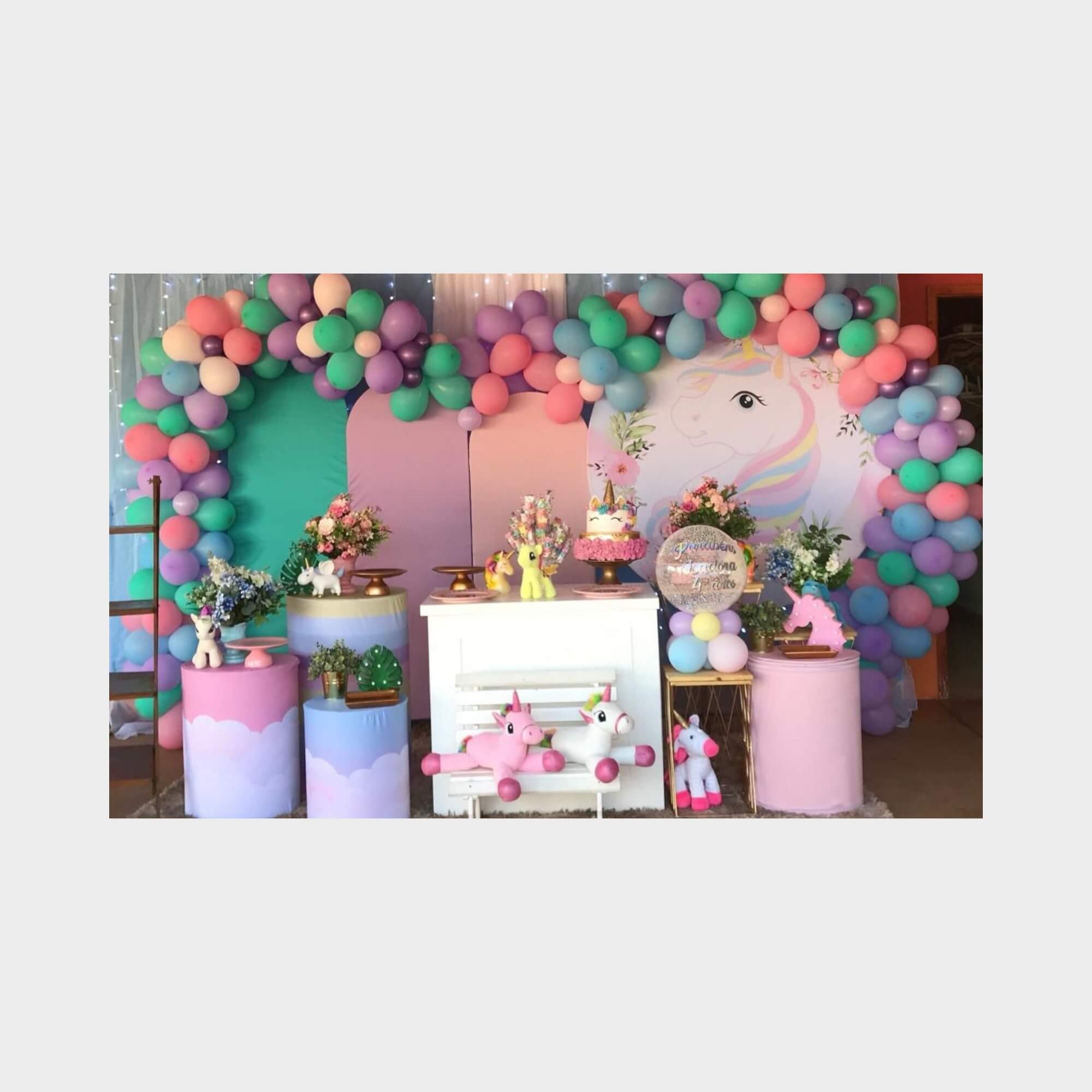 papel de parede unicórnio ou adesivo qual melhor