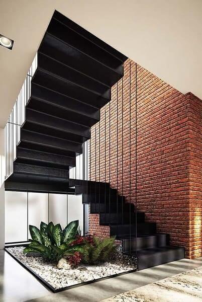 decoração embaixo da escada vazada