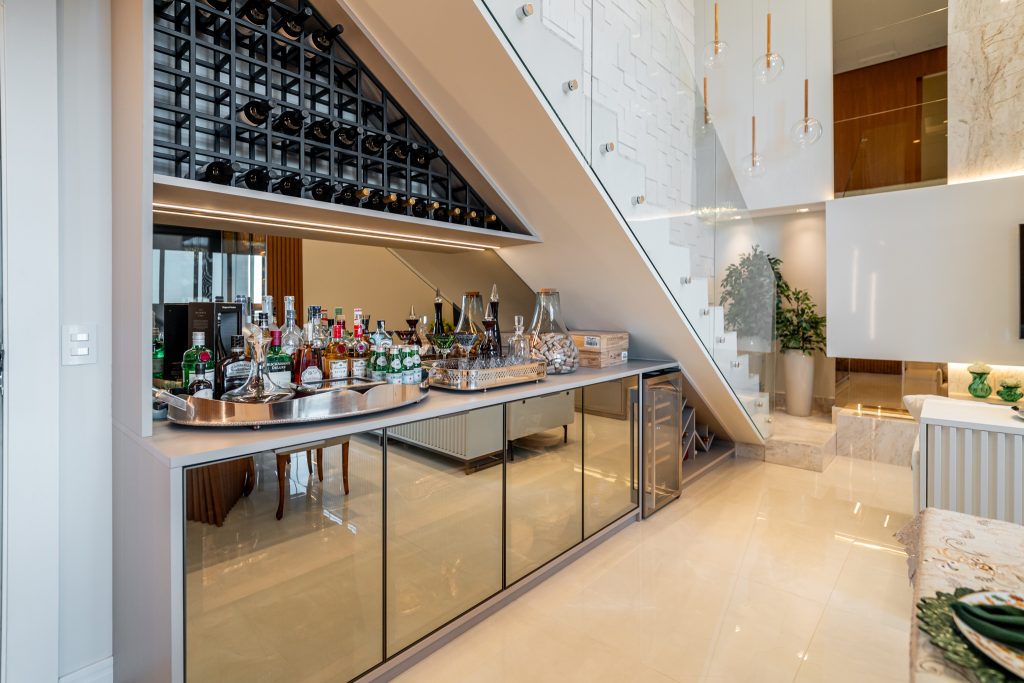 erros comuns decorar embaixo escada vazada