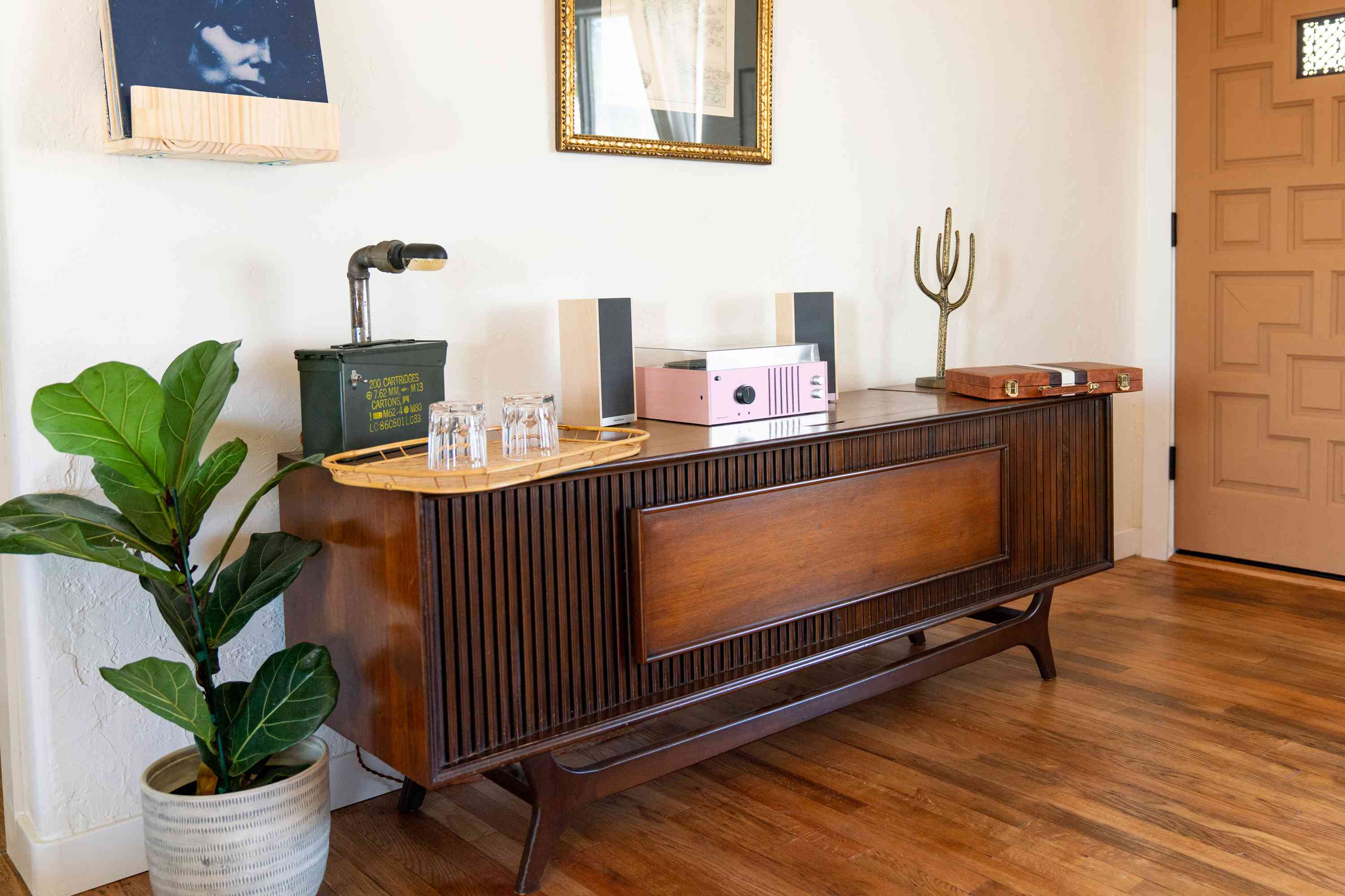 Iluminação Mid-Century: Dicas para Criar Ambientes Aconchegantes