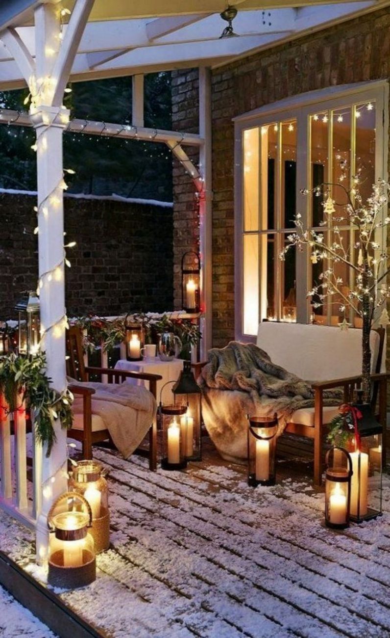 decoração externa de natal para casas simples vs. casas grandes