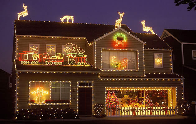 erros comuns na decoração externa de natal para casas simples