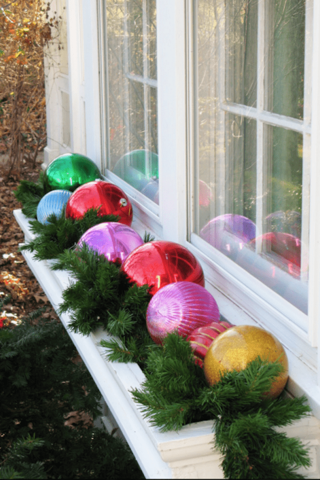 decoração externa de natal para casas simples vs. casas grandes