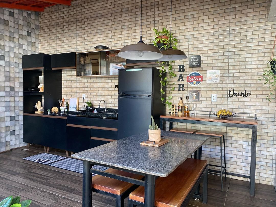 decoração farmhouse com móveis antigos