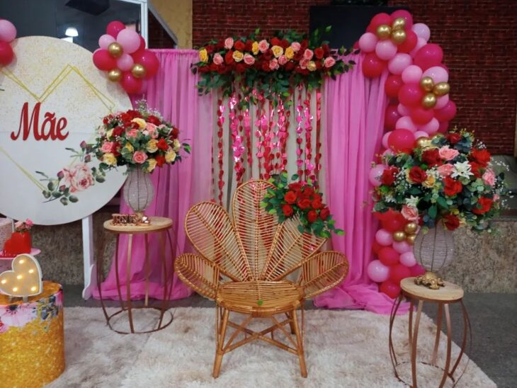 decoração dia das mães com balões de coração