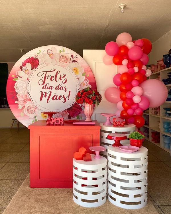 decoração dia das mães com balões de coração