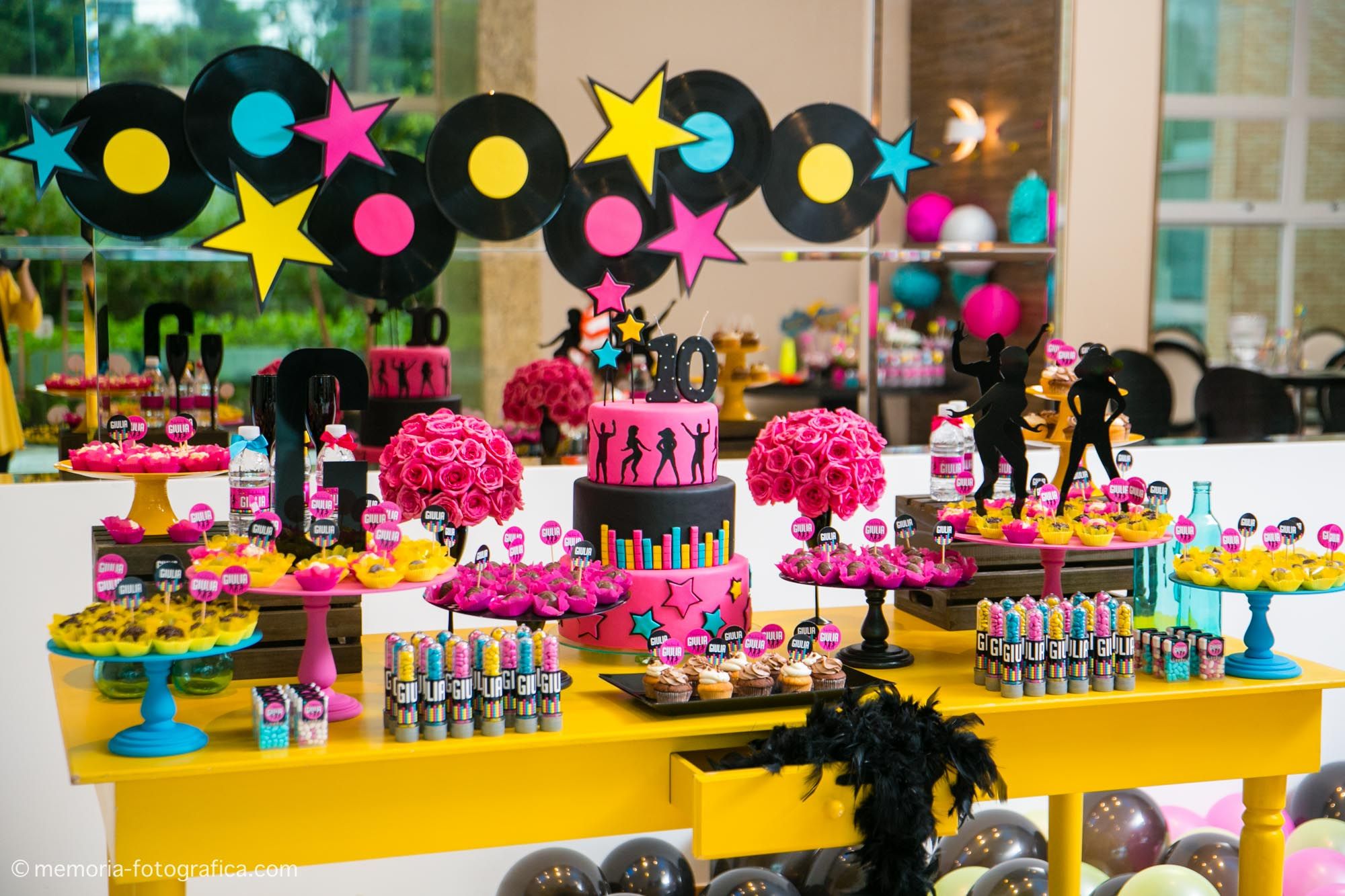 decoração festa 13 anos rose gold ou neon