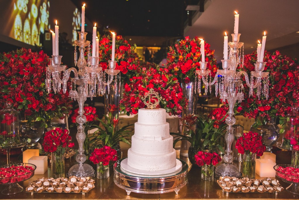 quanto custa a decoração de uma festa de 15 anos completa