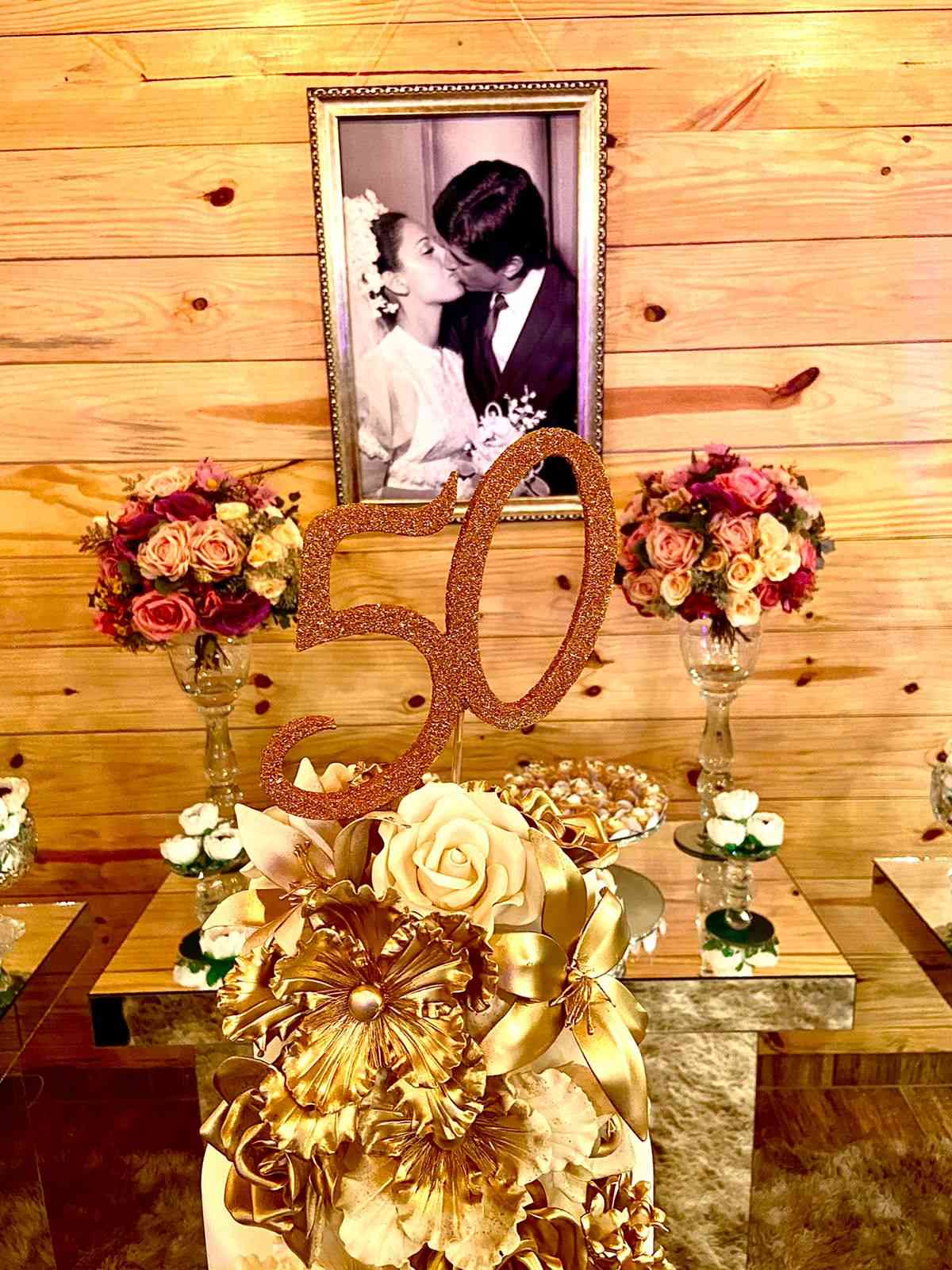 decoração bodas de ouro rústica