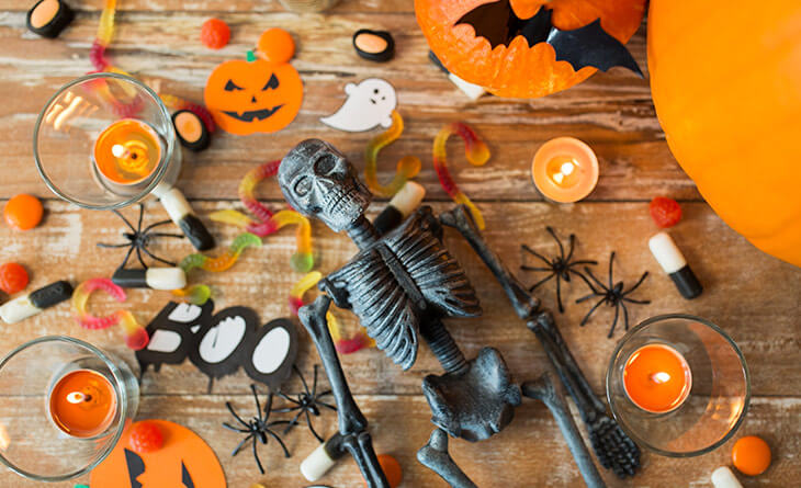 decoração de halloween barata vs cara