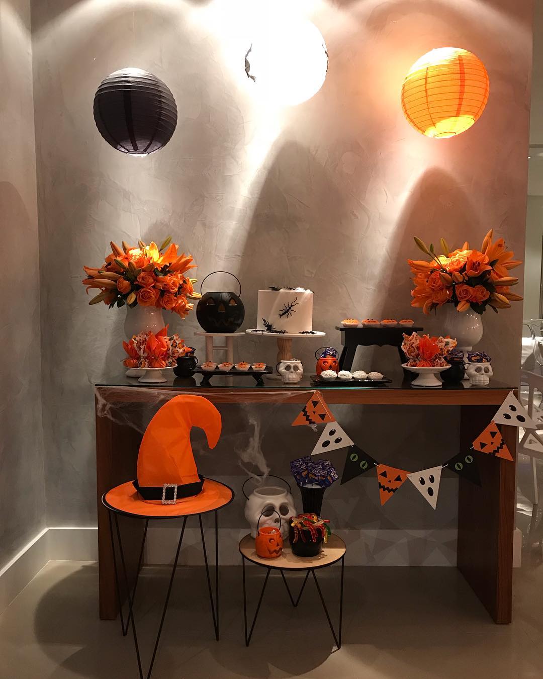 decoração de halloween barata vs cara