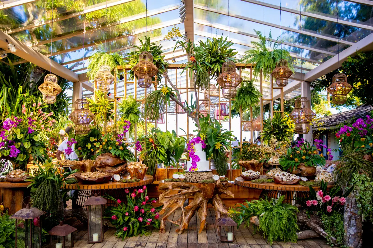 como fazer arranjo de mesa boho chic com flores secas