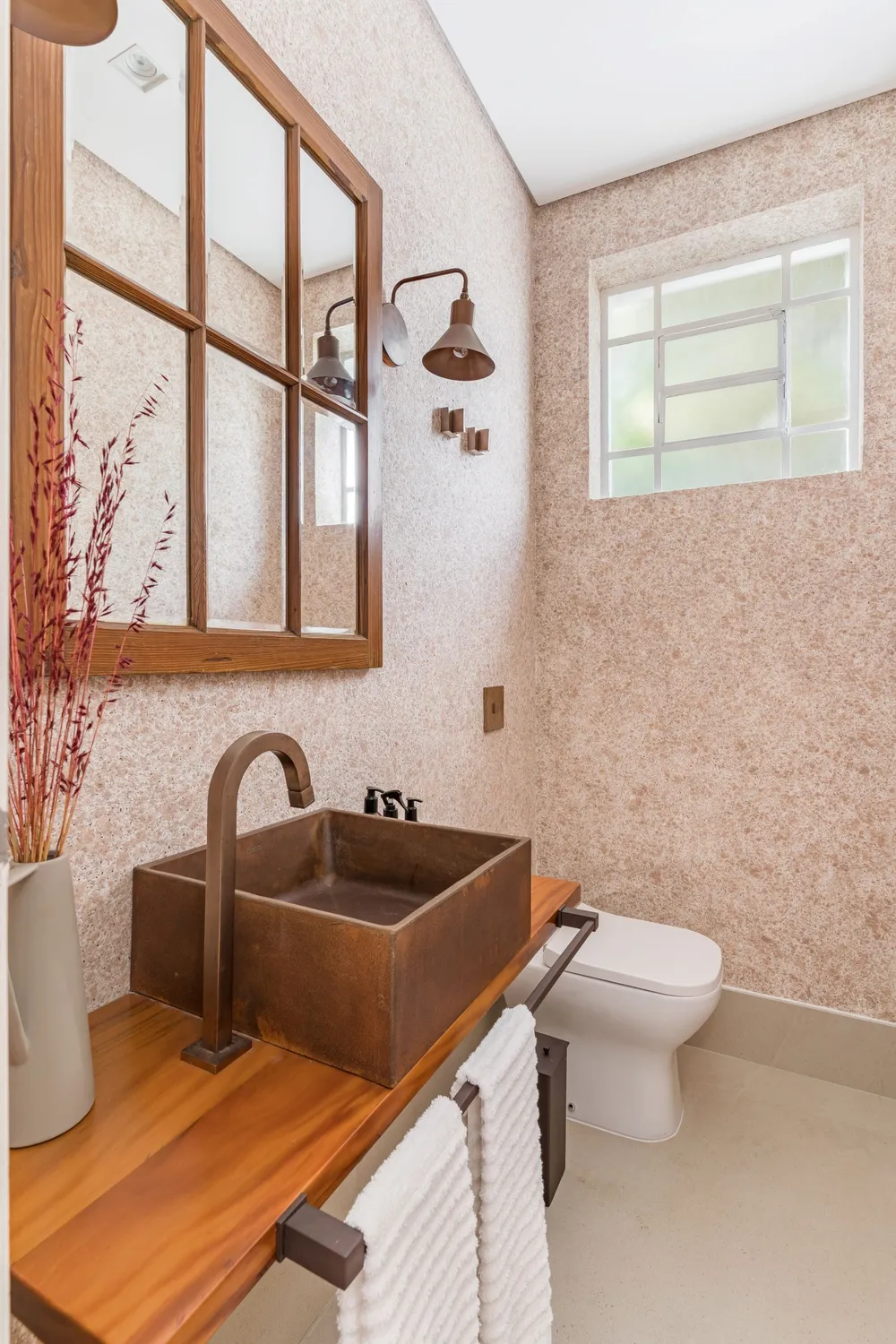 lavabo pequeno simples com bancada pequena