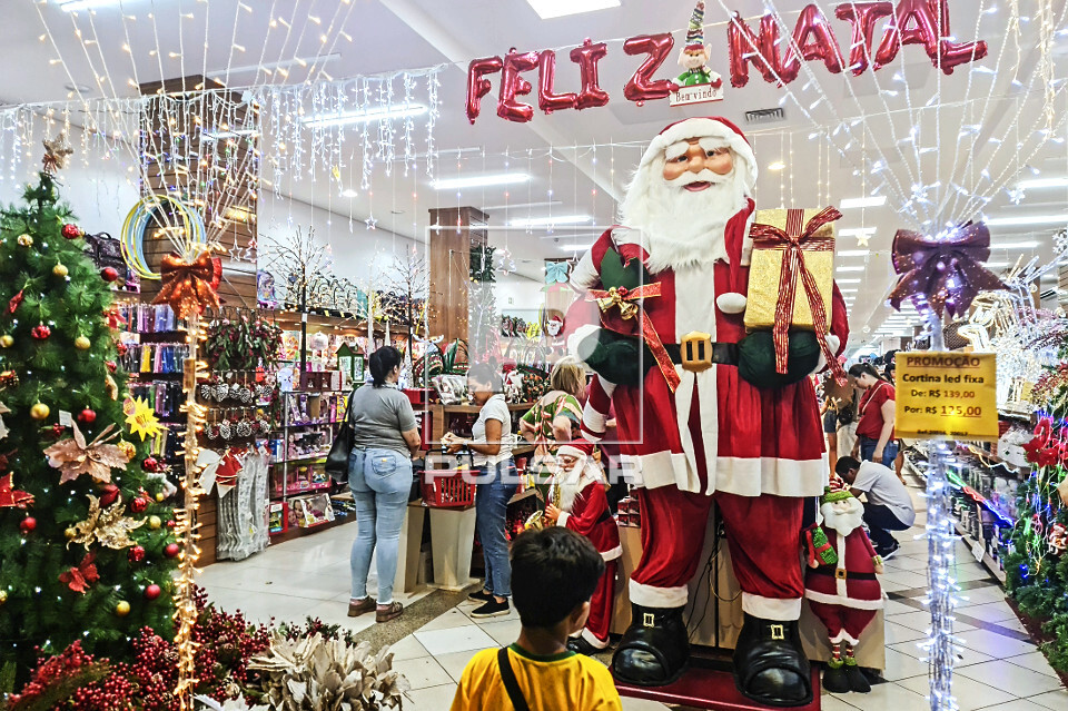 elementos decorativos natalinos para lojas