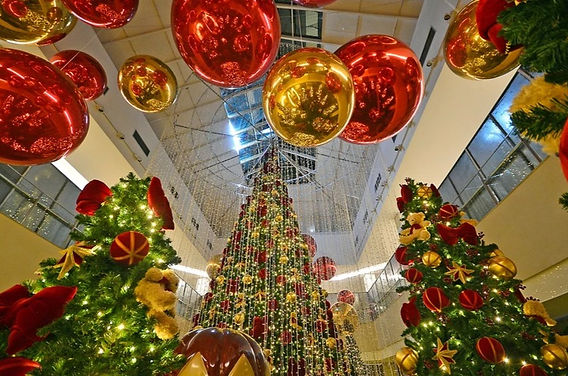 decoração aérea de natal para lojas