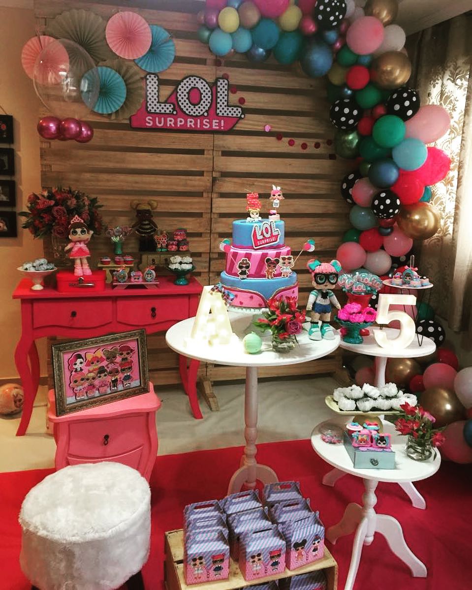 decoração mini table lol surprise queen bee