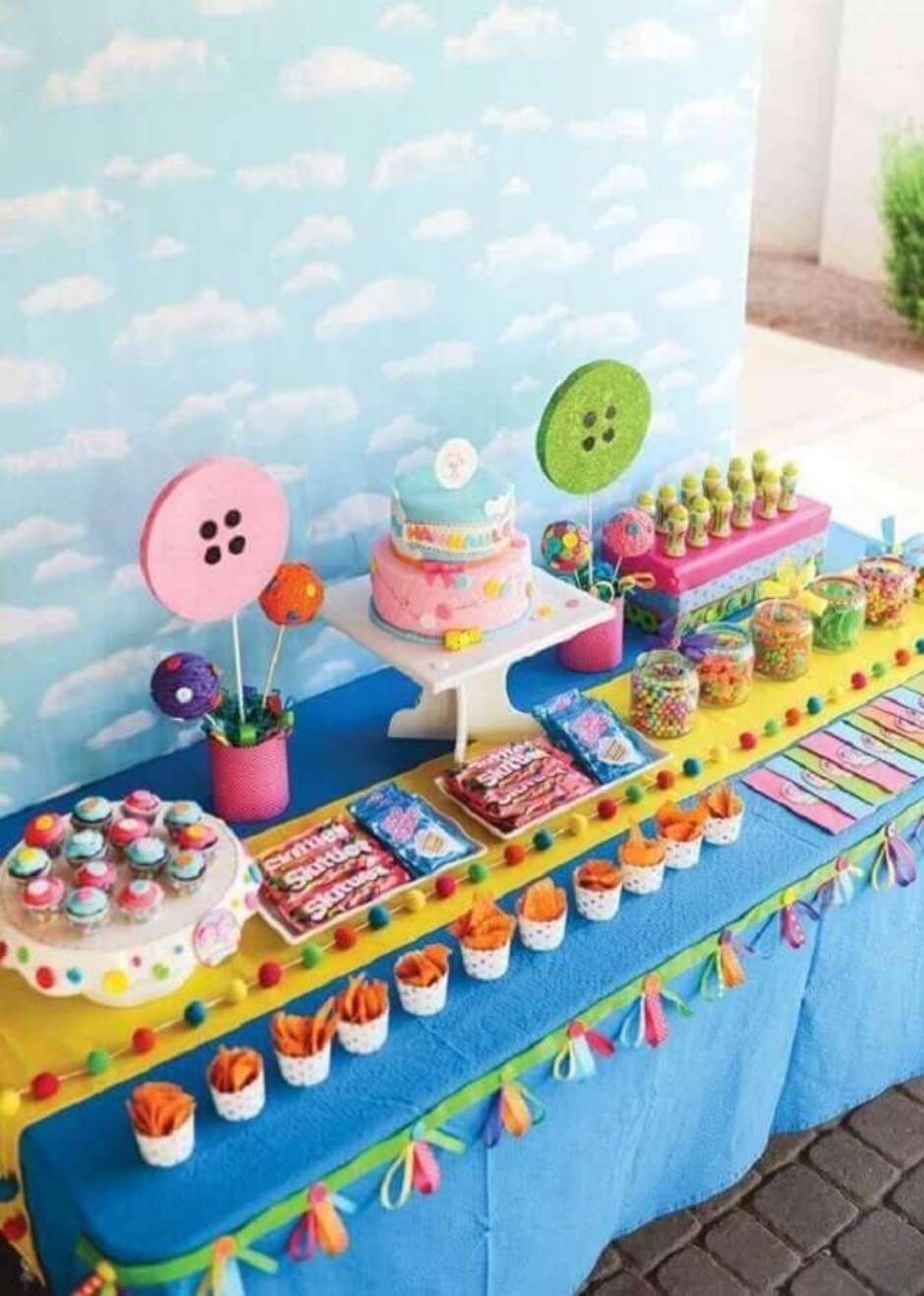decoração mesa aniversario simples feminino