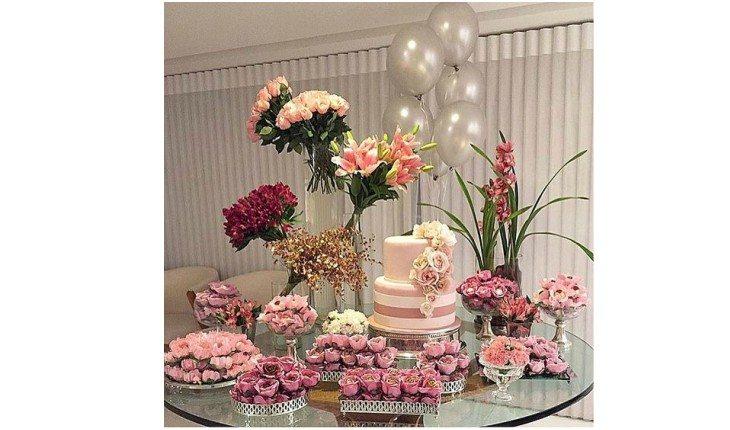 quanto custa decorar uma mesa de aniversário feminina simples