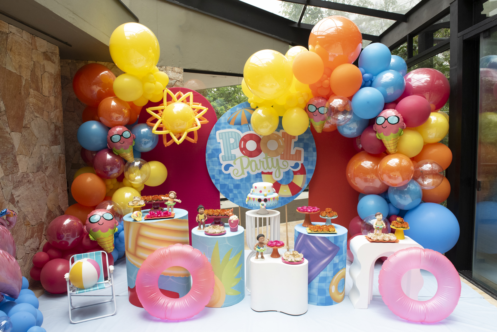 decoração mesa pool party