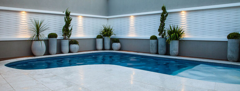 iluminação muro piscina